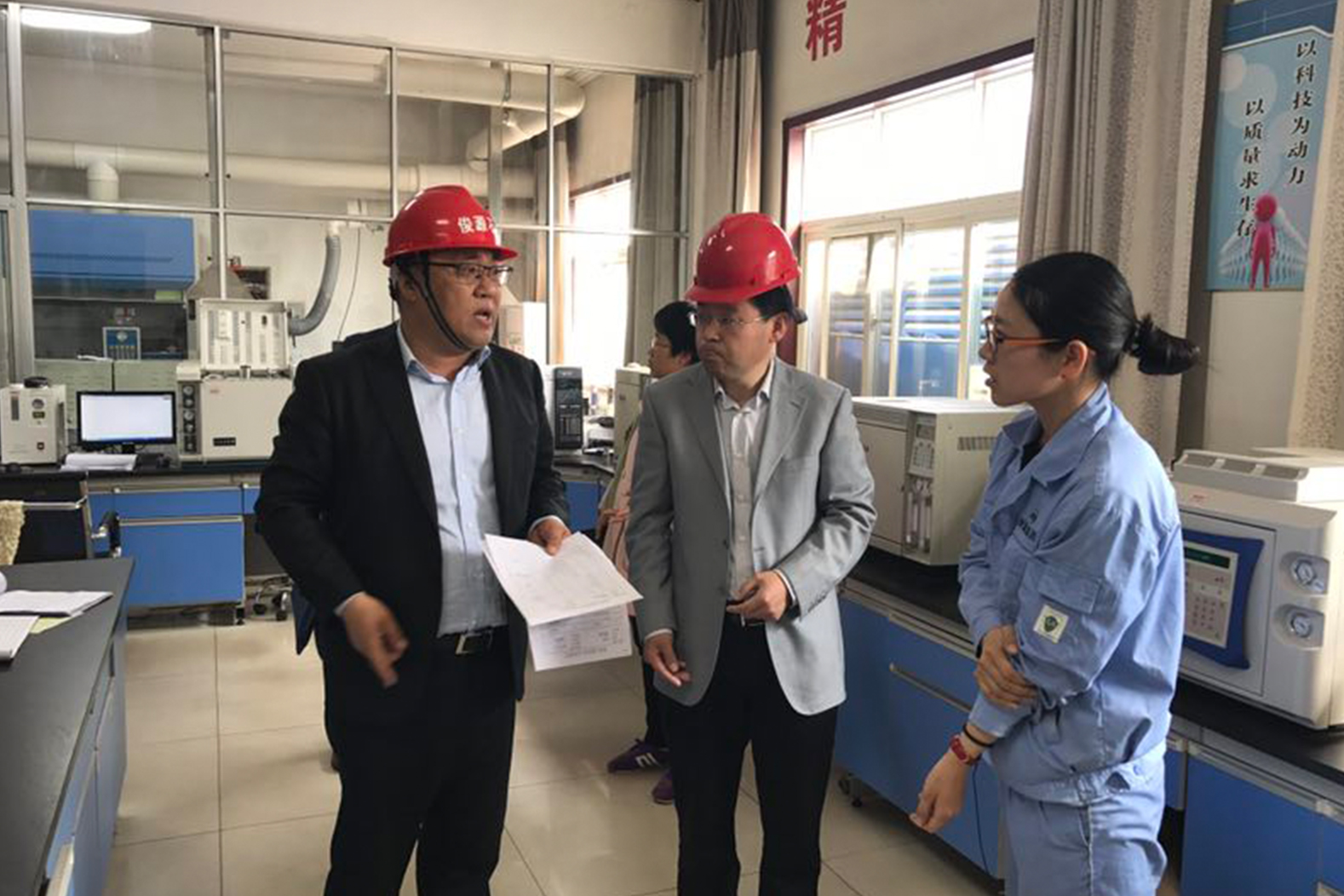 8、農高區(qū)管委會副主任胥華遠一行到集團公司調研.jpg